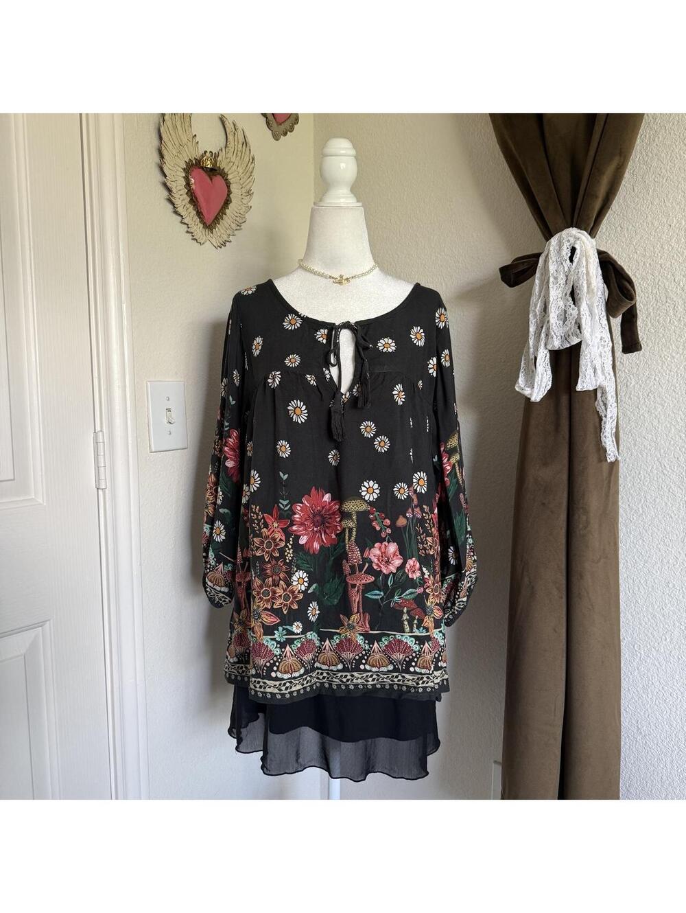 Natural Life Maribel Black Floral Mushroom Tassel Boho Blouse Women's M